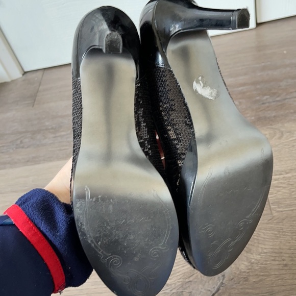Tahari heels size 8 - Picture 8 of 14